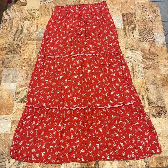 Med Red floral print skirt - Picture 1 of 6